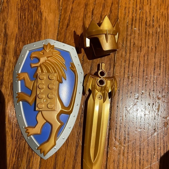 Lego 8796 Castle Knights Kingdom KING MATHIAS replacement pieces - Picture 3 of 5